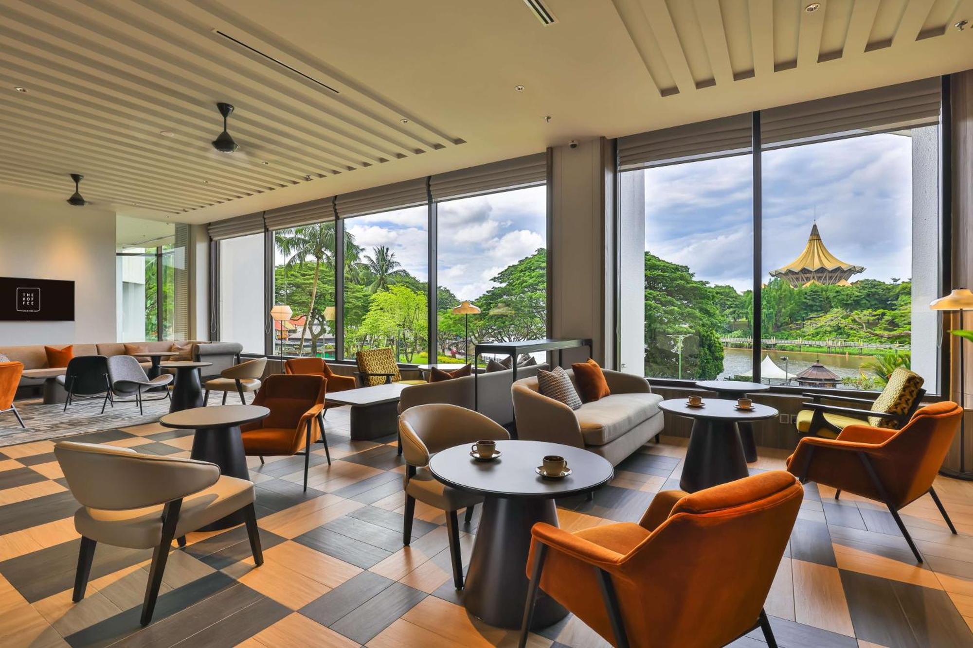 Hilton Kuching Hotel Exterior foto